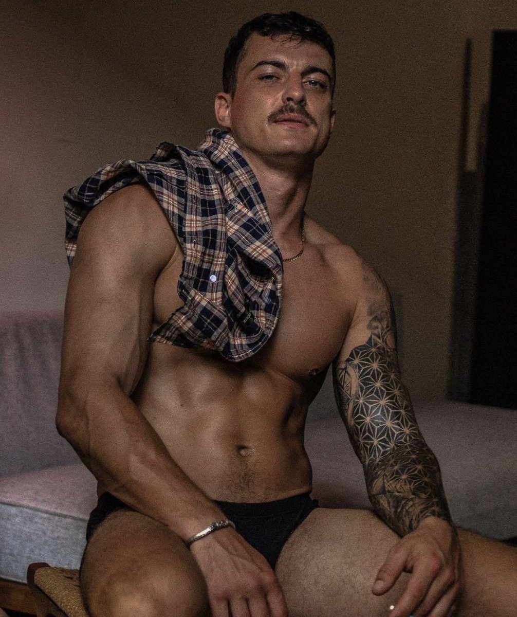 KingsOfModels's tweet image. Model #JackEllis, hotter days mean less clothes! #KingsOfModels 👑