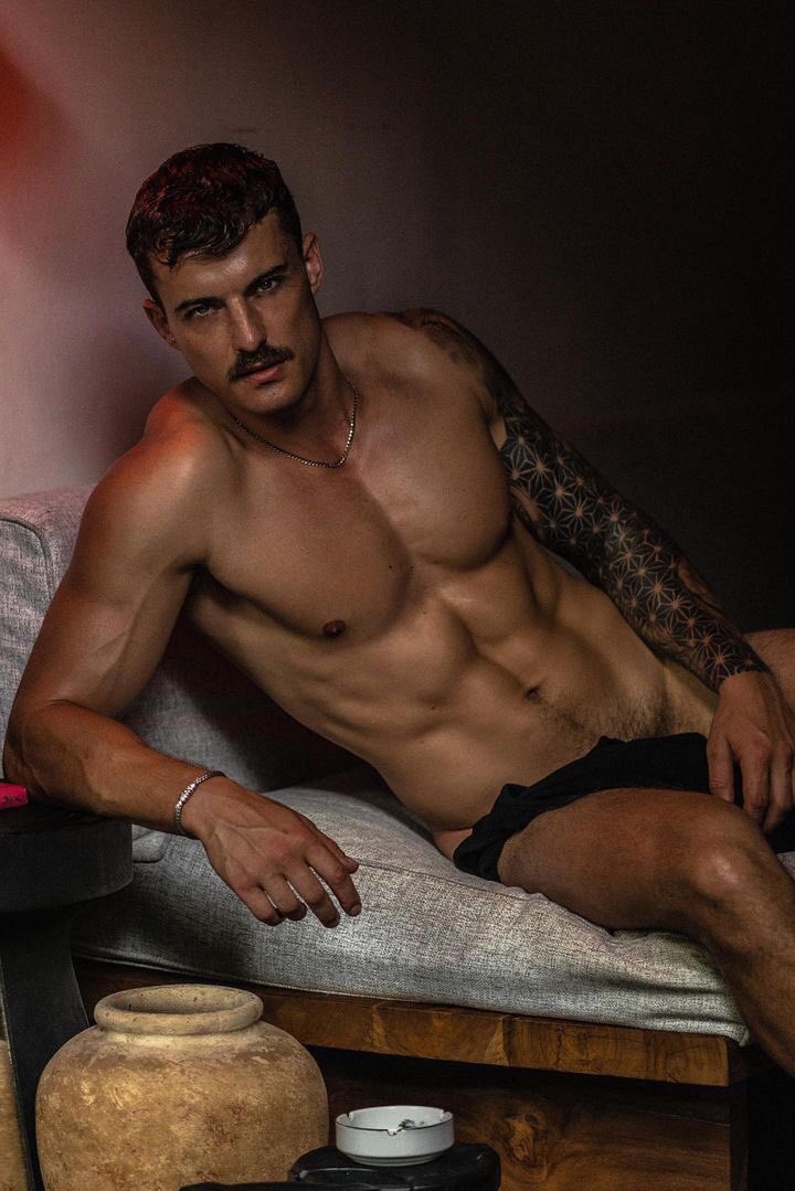 KingsOfModels's tweet image. Model #JackEllis, hotter days mean less clothes! #KingsOfModels 👑