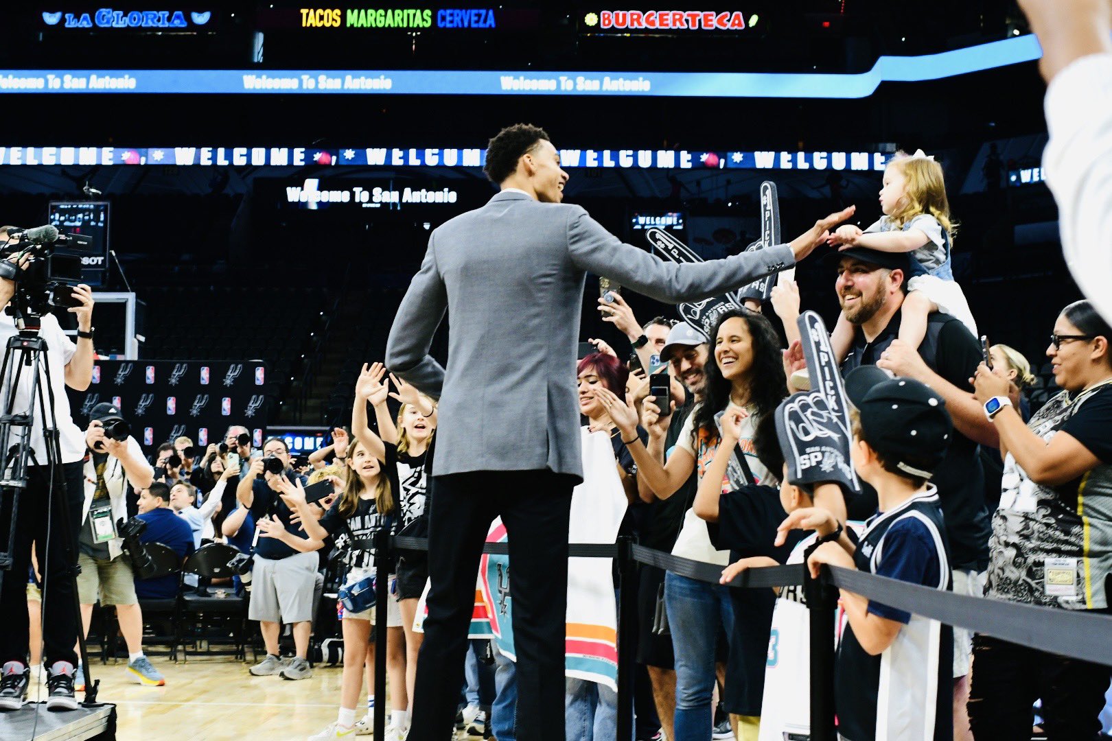 San Antonio Spurs on X: The new Silver and Black Pop-Up Shop in the heart  of San Antonio! Grand Opening tomorrow: 5-9 PM at 400 N. Saint Mary's  Street #GoSpursGo  /