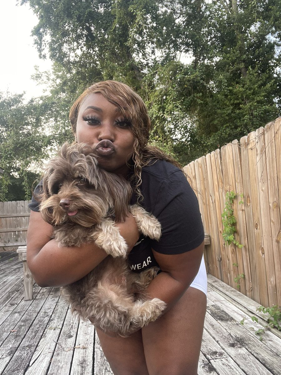 _donyahe's tweet image. I be with my dog like Shaggy 🤎 #reesespieces #dogmom