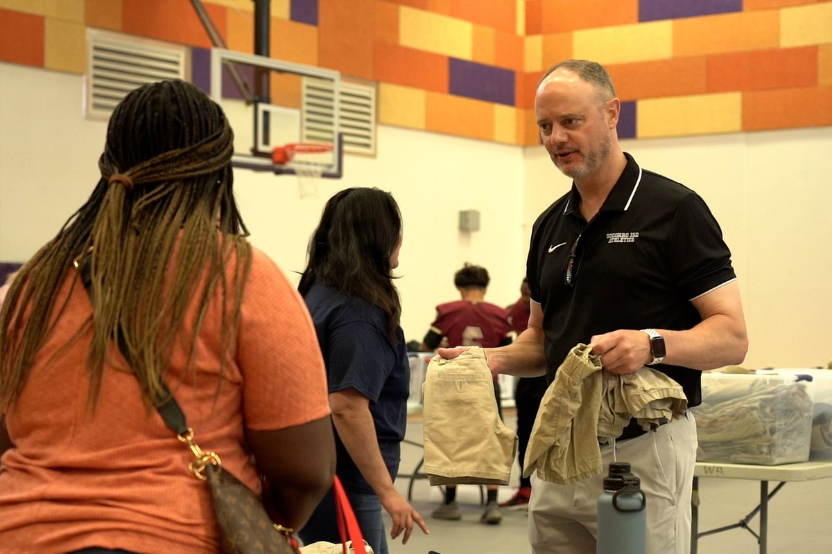 CarmanNate's tweet photo. Great morning at the 13th Annual School Uniform Swap assisting #TeamSISD families get ready for the upcoming school year. Thank you to community volunteers for helping students and parents exchange school clothes in an awesome community event! https://t.co/wwBwUFFOOo