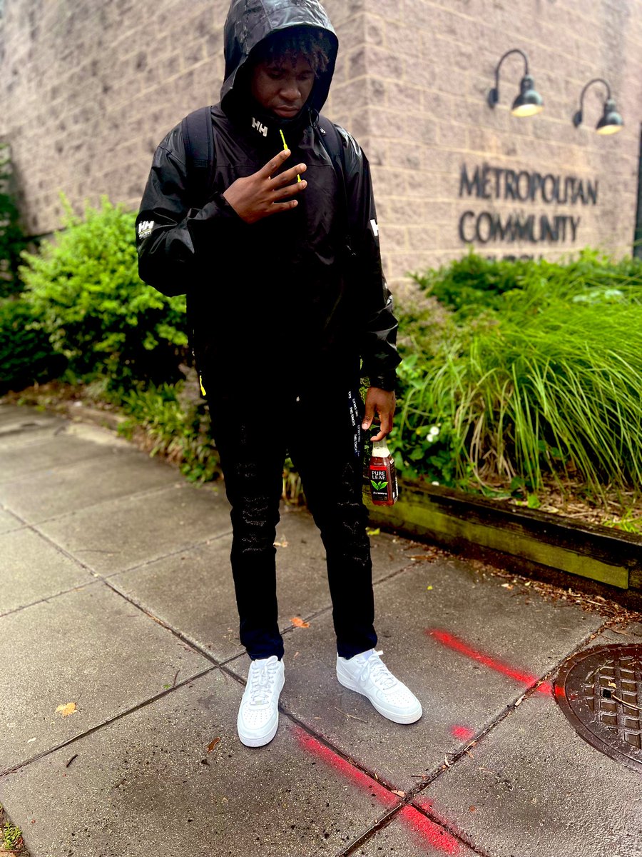 dukescreams_'s tweet photo. Got too much to prove so I’m standing on all 10 by myself whether they like it or not💯 #longlivepac🙏🏾🕊️ #longlivegma🙏🏾🕊️ #GBG https://t.co/r6O0RrJBo1