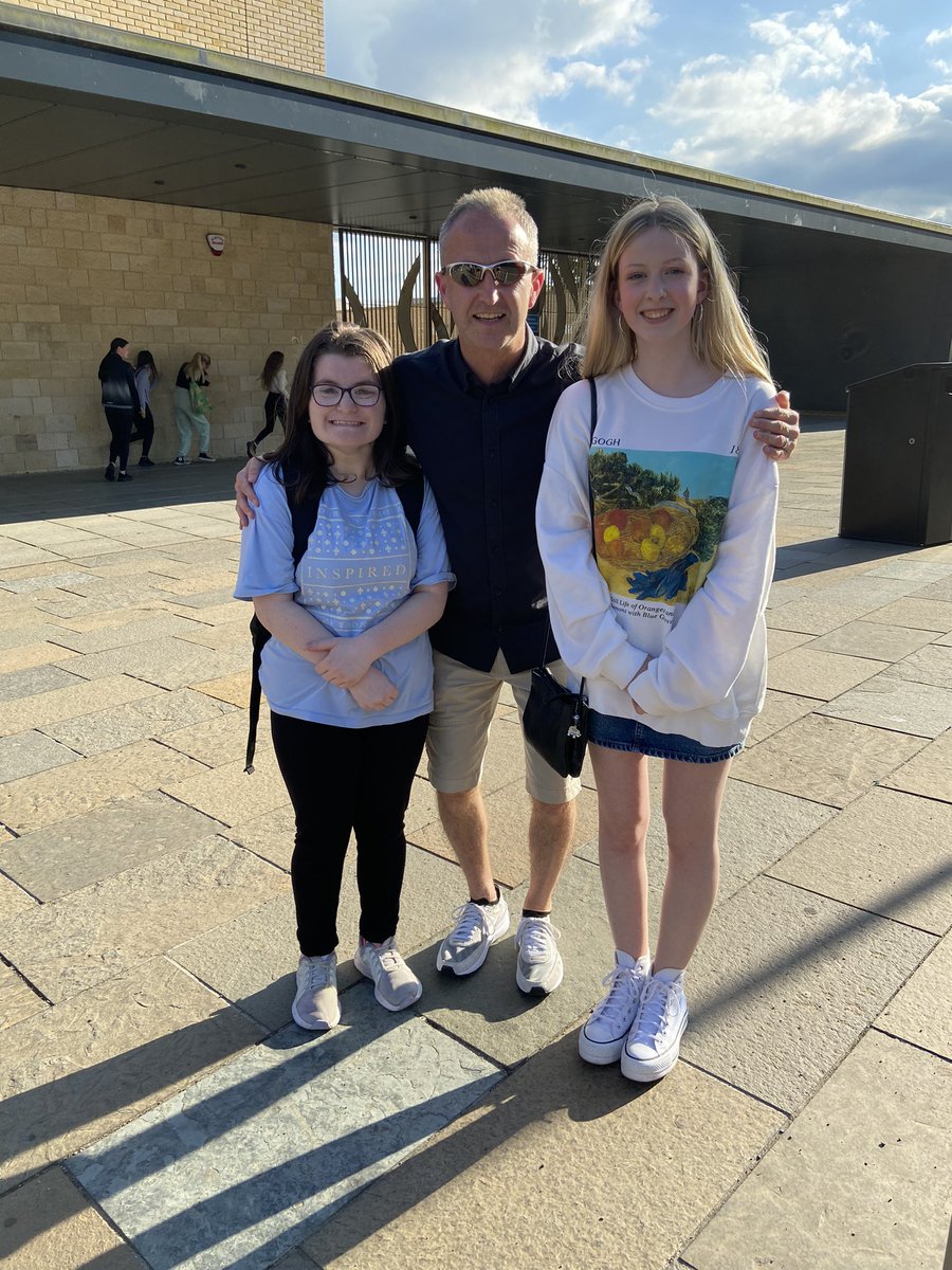 Saturday night? #TeamHarris off to the Whitehall Theatre to see Stage Academy’s production of Joseph and the Amazing Technicolour Dream Coat… lovely walk down the Perth Road in 25 degree heat…

Good luck to all of our <a href="/harrisacdundee/">Harris Academy</a> pupils performing. 

#Enjoyment