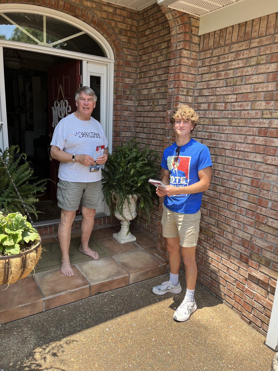 We bumped into @SenEdJackson while out knocking doors in West TN this #DayOfAction. He’s with us to #ReigniteTheAmericanDream. Thank you! #TNleg