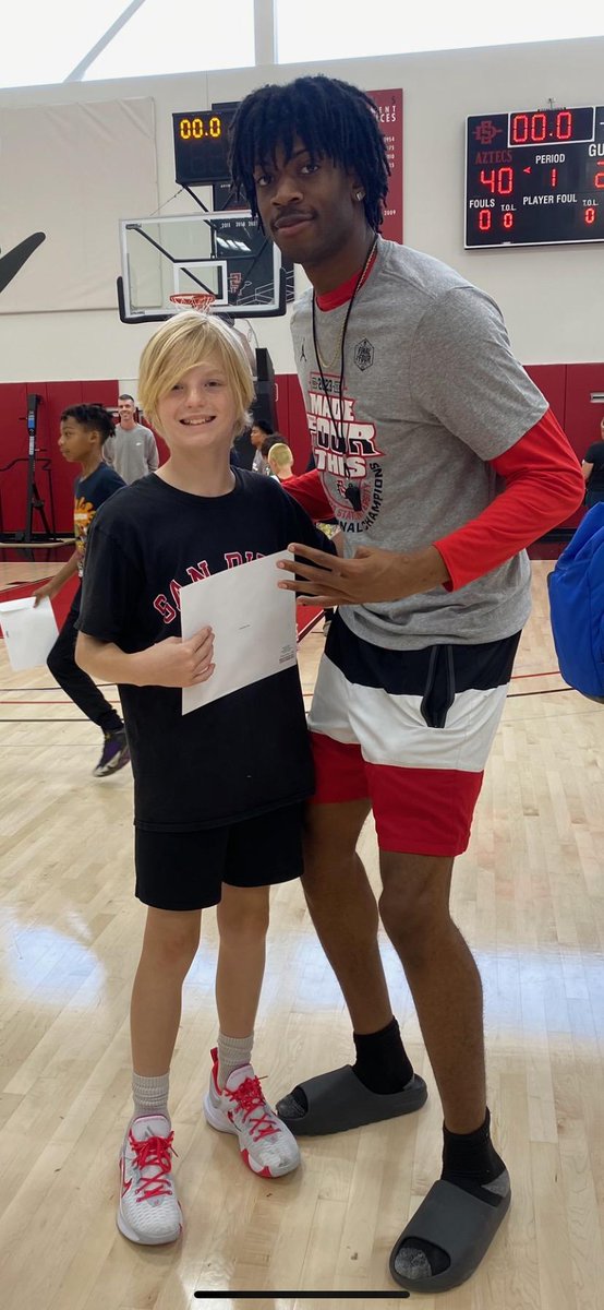 bengallamore's tweet photo. My son with Shay Johnson Jr. @ShayohnsonJr33 of the Aztecs. He also got to meet and play ball with Micah Parrish @ImmanuelMicah and Lamont Butler @lamont_butler1 @Lamontbutler5 These are good dudes for spending time with the youth. Thank you gentlemen‼️
#GoAztecs #SDSU https://t.co/JprV3rrnk2