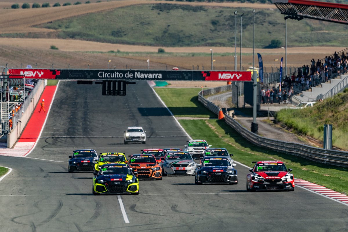tcrspain's tweet photo. Primera carrera en el @CircuitoNavarra 🔝🔝

Quique Bordás se llevó la victoria, seguido de Juan Ángel "Colo" Rosso 🇦🇷 y Álvaro García; con Erik Zabala triunfando en casa en la #TCRCup 👏👏

¡Mañana más! Nos espera la segunda carrera con parrilla invertida 🔥🔥

#TCRSpain #TCR https://t.co/auYneB5s8c