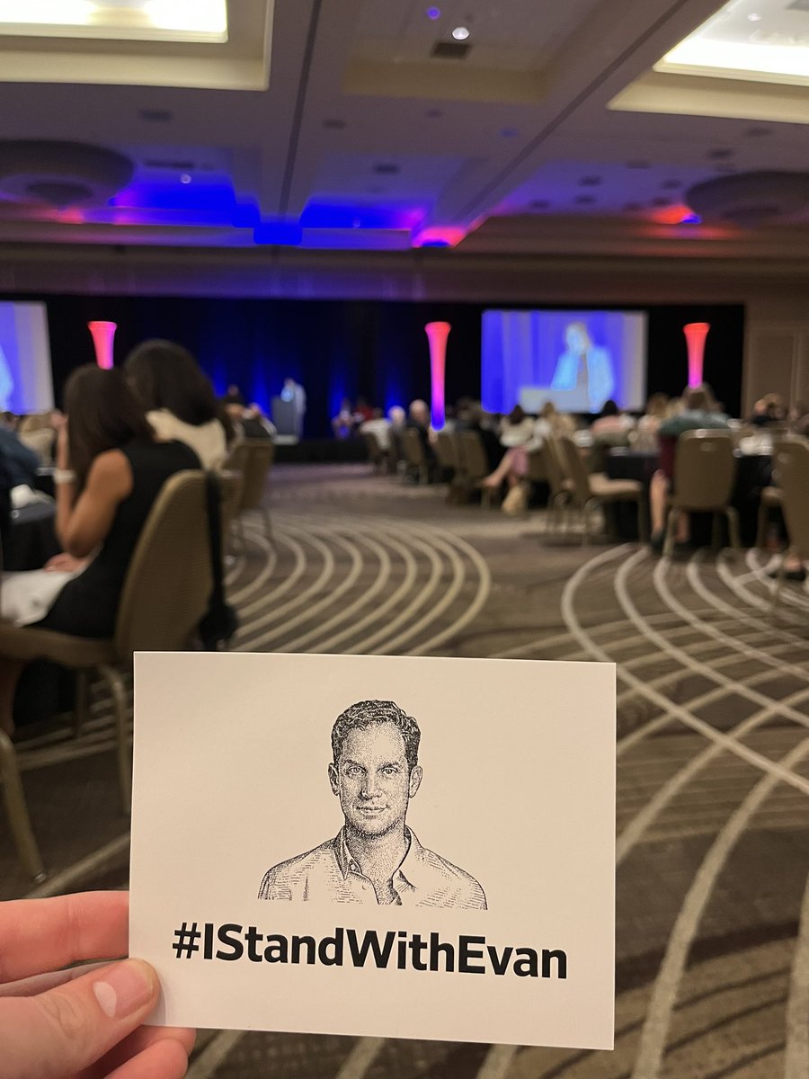 A somber #IRE23 awards lunch this year. Just finished powerful speeches from Jeff German’s colleagues, who picked up his work after being killed by a subject of his reporting. 

While #IStandWithEvan cards sit on our tables. 

After we opened by remembering Dylan Lyons