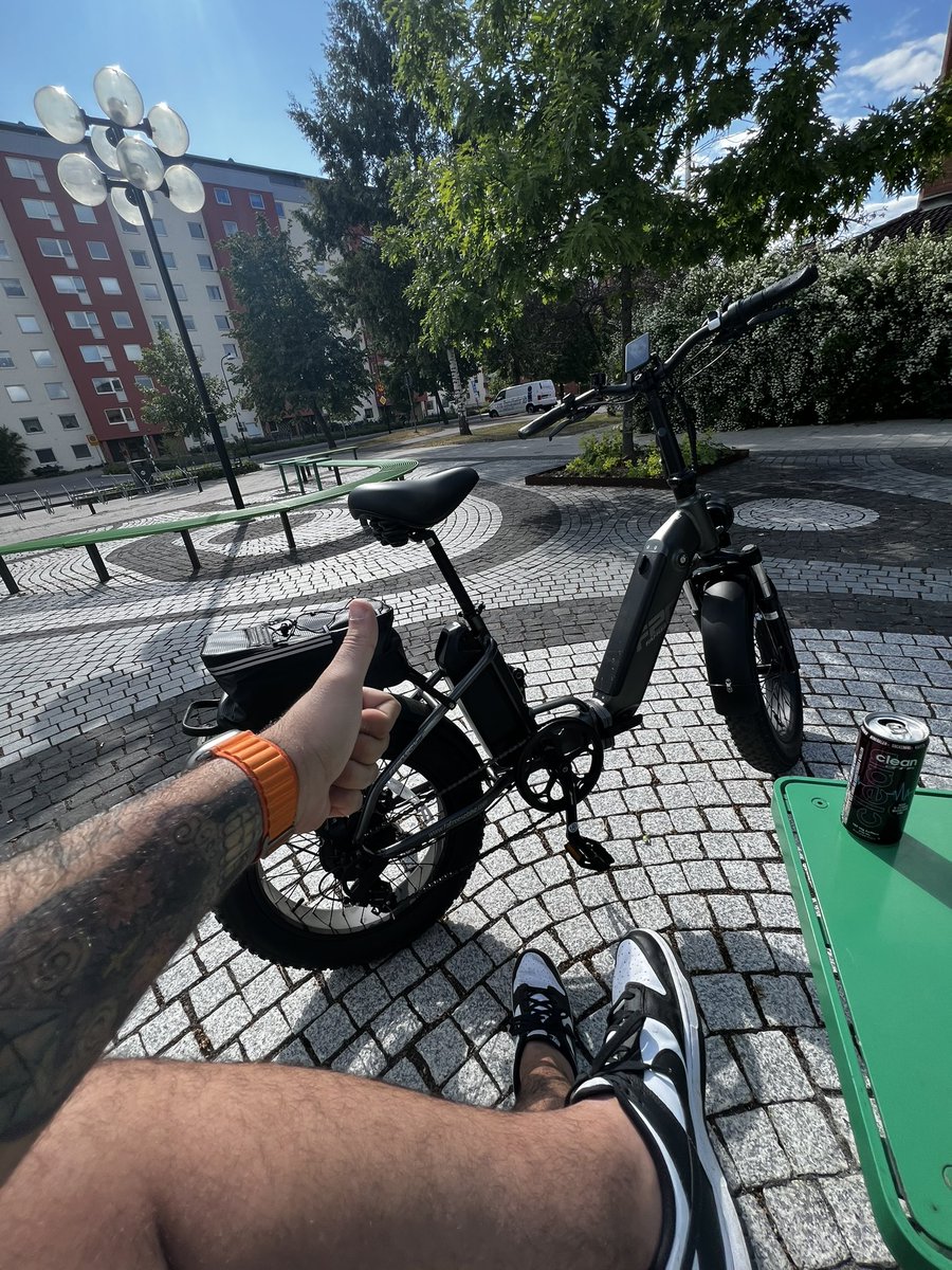 Vem behöver en bil? Min nya elcykel från <a href="/fafrees/">Fafrees Ebike</a> är helt sinnessjuk!!