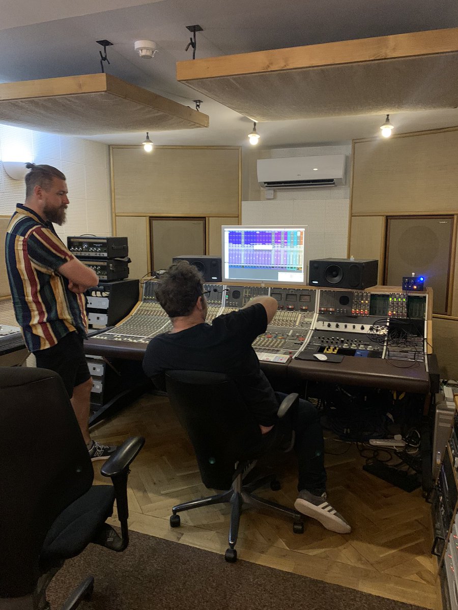 Theblackisle's tweet photo. Laying down drums and guitar for our track ‘Fever in Me’ 🌶🤟🏼 @nave_studios let’s go! https://t.co/JZ9ZcT5LP3
