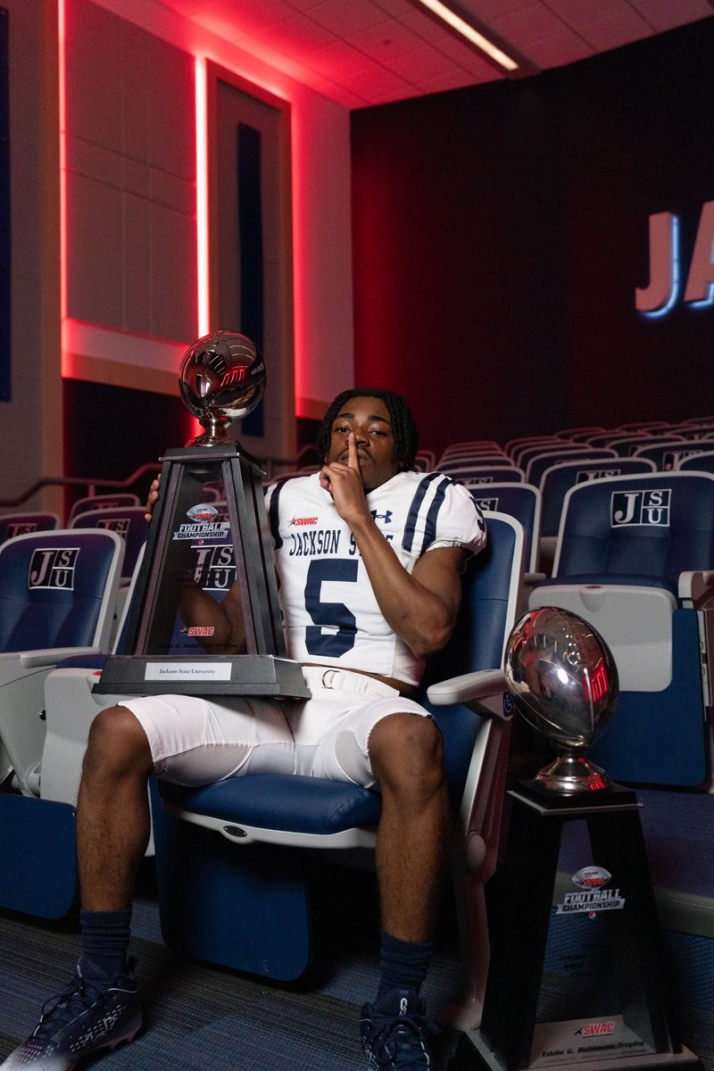 After a great camp and conversation with @CoachB_Abraham I am blessed to receive a D1 offer from Jackson State University <a href="/Coach_JO_/">Jason Onyebuagu</a> <a href="/CoachTaylor010/">T.C. Taylor</a> <a href="/IndyWeOutHere/">IndyWeOutHere ‼️</a> <a href="/mikekirschner1/">mike kirschner</a> <a href="/IndySelect/">Indy Select Academy</a> <a href="/WARRENCENTRALFB/">WC Football🏈</a>