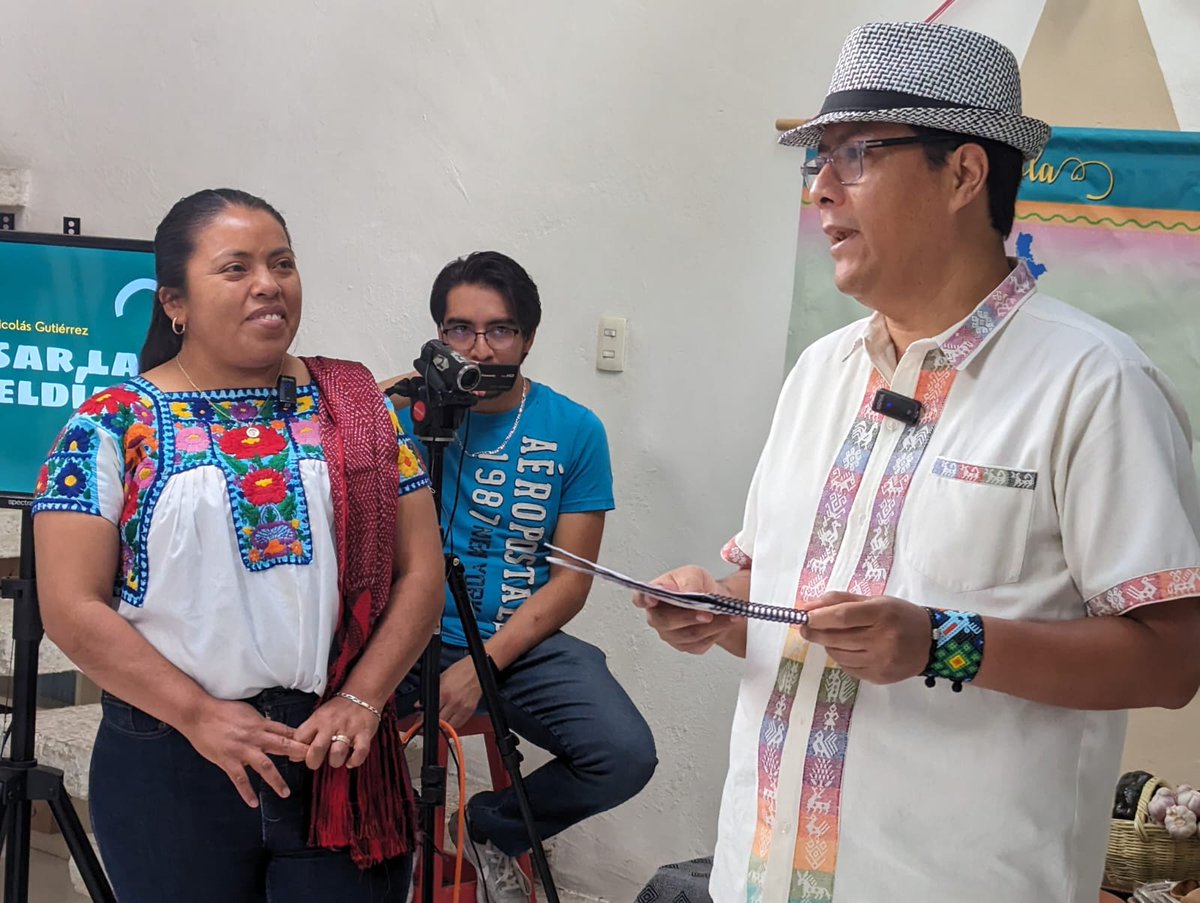 lauraathie's tweet photo. HOY, en @lem_mexico hablamos de la carrera de la tortilla
El chile niahualtleco y el reconocimiento que buscan las mujeres de Coapan, en la voz de la maestra Soledad Nicolás en el Diplomado Latidos de la #Cocina Tradicional Mexicana
https://t.co/OtrGbfrZx7
#Chilaca #Puebla https://t.co/TCjeqw6fcb