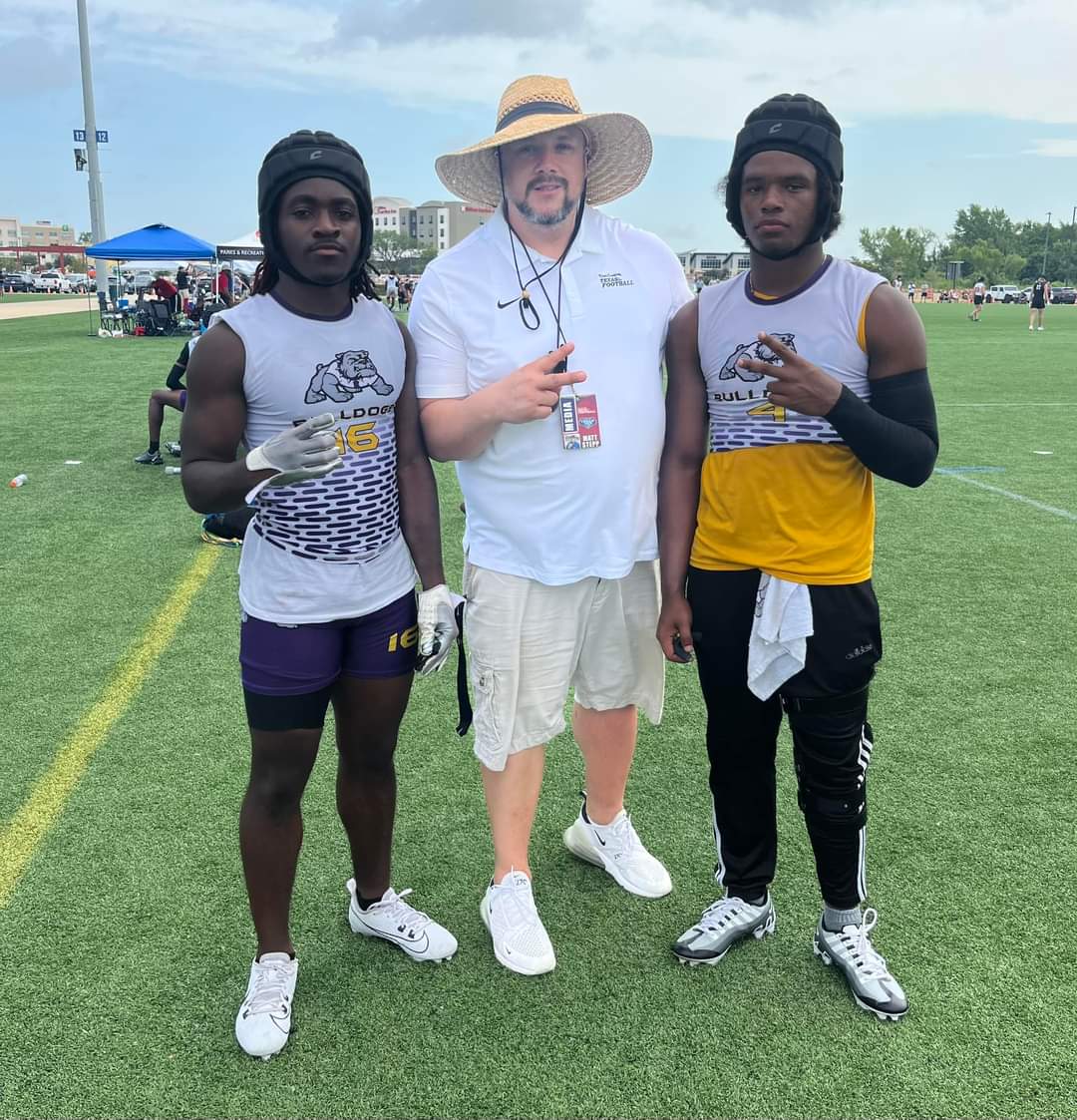 Matt_Stepp817's tweet image. Got to catch up with two fellow Everman Bulldogs @Texas7on7 @FootballEverman #EBlock