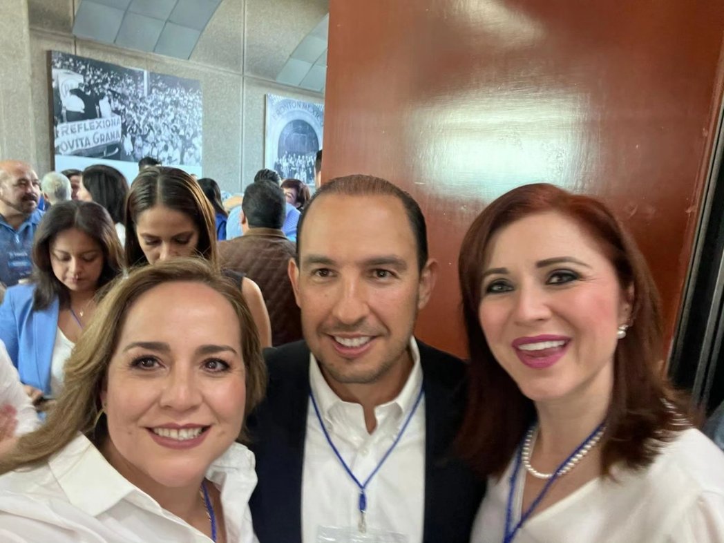 VeroPerezHerr's tweet photo. ¡Uniendo acciones para que juntos #CambiemosMéxico en el 2024! En el Consejo Nacional del PAN saludé a nuestro Presidente Nacional, @MarkoCortes y a grandes amigos, comprometidos en cambiar nuestro país, recuperar el rumbo y lograr una vida mejor para las familias mexicanas. https://t.co/Rqjqx46n3W