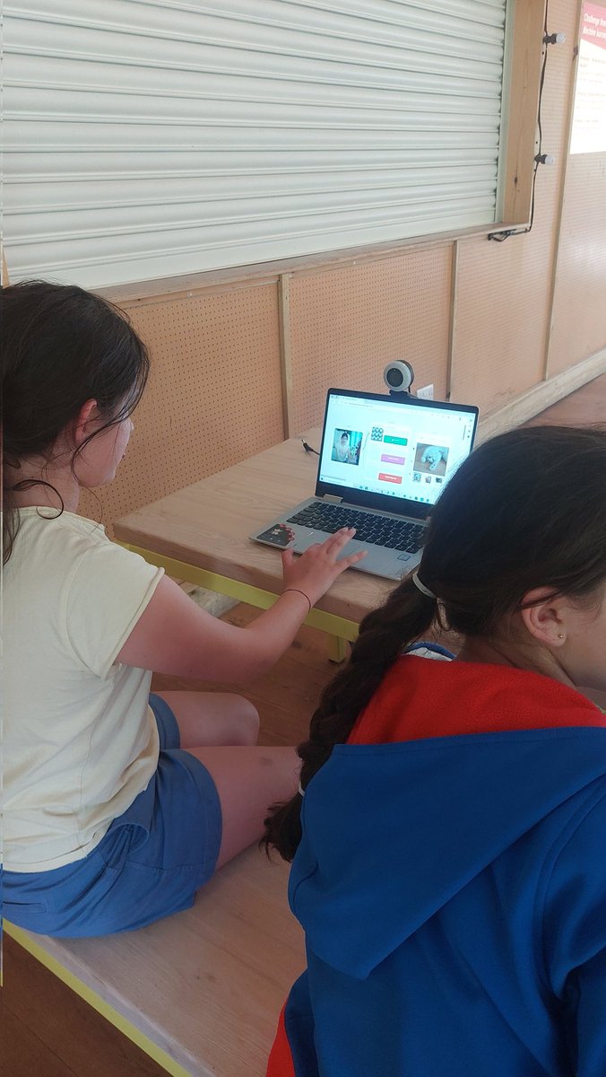 girlguidingLSW's tweet photo. A great morning with our #Guides and #Rangers at our #STEM day. They have been learning about #MachineLearning and working towards their Discovery Award!  @CRESTAwards #stemlearning #crestaward #ai @Girlguiding @Guiding_LaSER #girlscandoanything https://t.co/rQEOXMpMr9