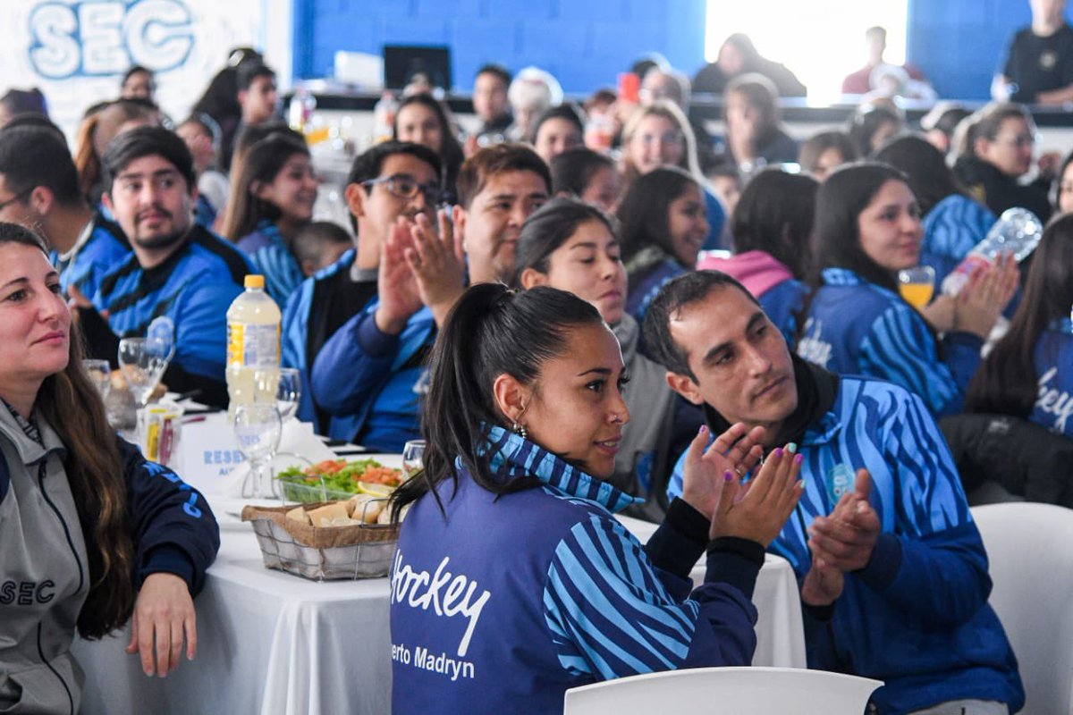 ric_sastre's tweet photo. Esta mañana acompañamos al Secretario General Alfredo Béliz y autoridades del Sindicato de Empleados de Comercio, en la inauguración de un nuevo Salón de Usos Múltiples (SUM) Deportivo, ubicado en el predio de que se encuentra camino al Aeropuerto de #Madryn!

Celebramos estas nuevas instalaciones para los afiliados del SEC y para cada vecino de la ciudad y de la Provincia, como así también la firma de convenios realizados con el Municipio local y el Intendente @Gus_Sastre!

Creemos firmemente en el trabajo conjunto de todos los sectores, para seguir llevándole respuestas a los vecinos. Un Estado presente, y organizaciones con compromiso, nos brindarán muchísimas más herramientas para llegar a cada rincón de #Chubut