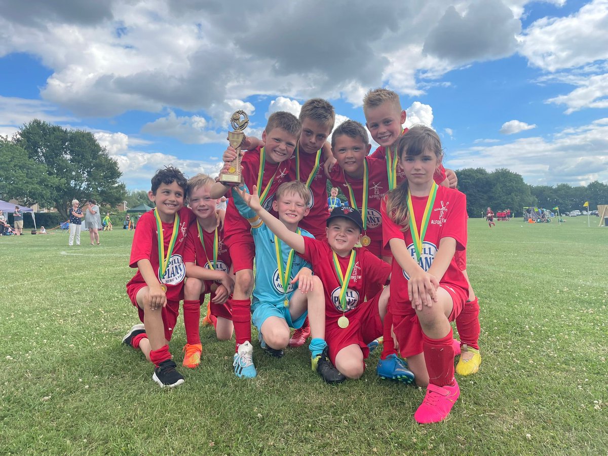 AlfordTown_FC's tweet photo. U8’s travelled to Young Dons Tournament, after winning all 3 group games, we headed into a final against Swineshead who were determined to stop us lifting the trophy, after going 1 nil down in the first half, we battled until the end Eventually winning the Final on penalties!!! https://t.co/LzjsQYtQIu