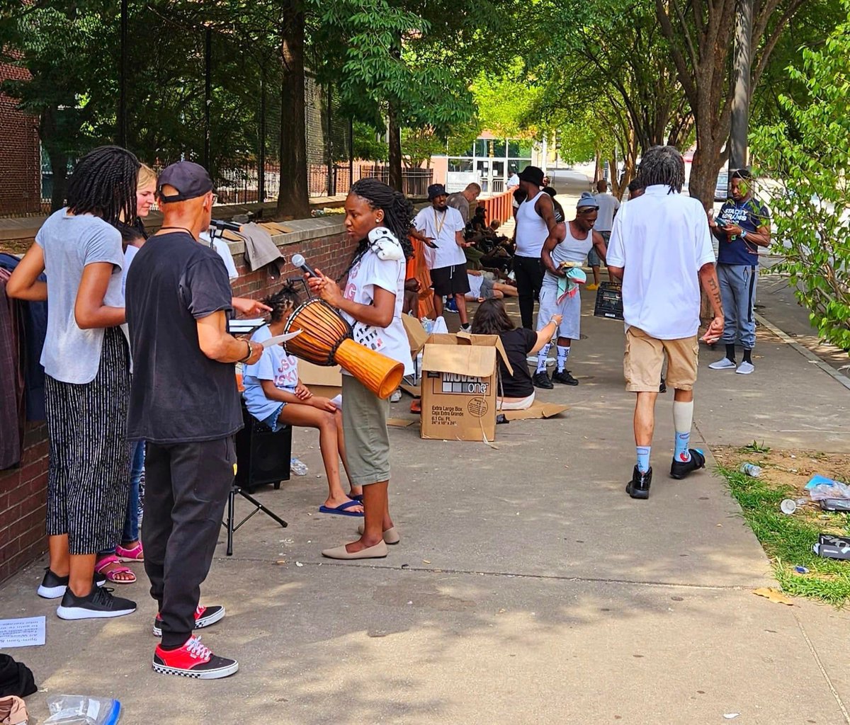 LbOC_group's tweet photo. Leather boys Of Color teamed up with Feed Thee and 4 The Culture to feed seniors, veterans, and those experiencing homelessness last week Saturday. 
#weareLbOC🖤🤎💚❤️ https://t.co/x0QaN9wTvA