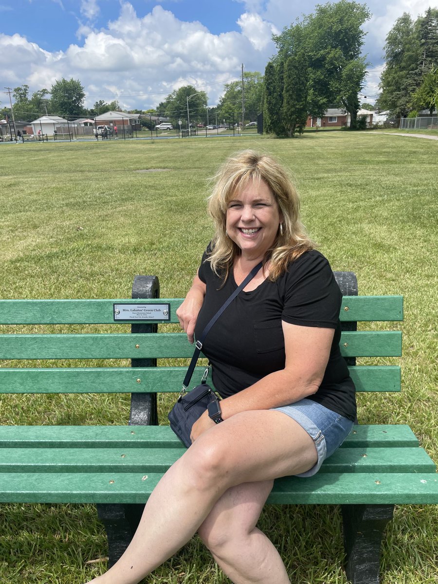 CMLakatos's tweet photo. Community Appreciation Day at Corrado Park! 3 B's Garden tour, snacks &amp; fun games. I guessed the right bird call &amp; won a milkweed plant! I also got to see the new plaques that were installed on our Hayes bottle cap bench and the 4th graders time capsule. I ❤️ this place! https://t.co/hjCIfw276m