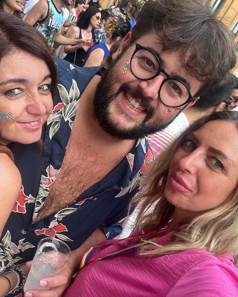 RobertaZicari's tweet photo. Oggi era importante andare al #Pride2023 perché il futuro deve essere inclusivo. Perche' i #diritti non si toccano! Perché il tema della #gpa non c'entra nulla con la comunità #LGTBIQ 
@Silviosch https://t.co/TlUnQ3H09O