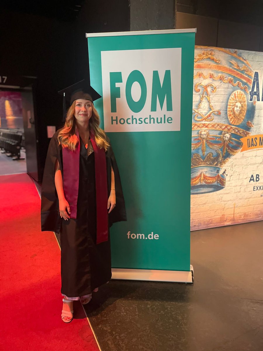 luisasofie_xoxo's tweet image. Statt zum @t3c ging es für mich heute zur Absolventenverabschiedung der @FOMHochschule ❤️🥹 #doneforgood #MasterOfScience
