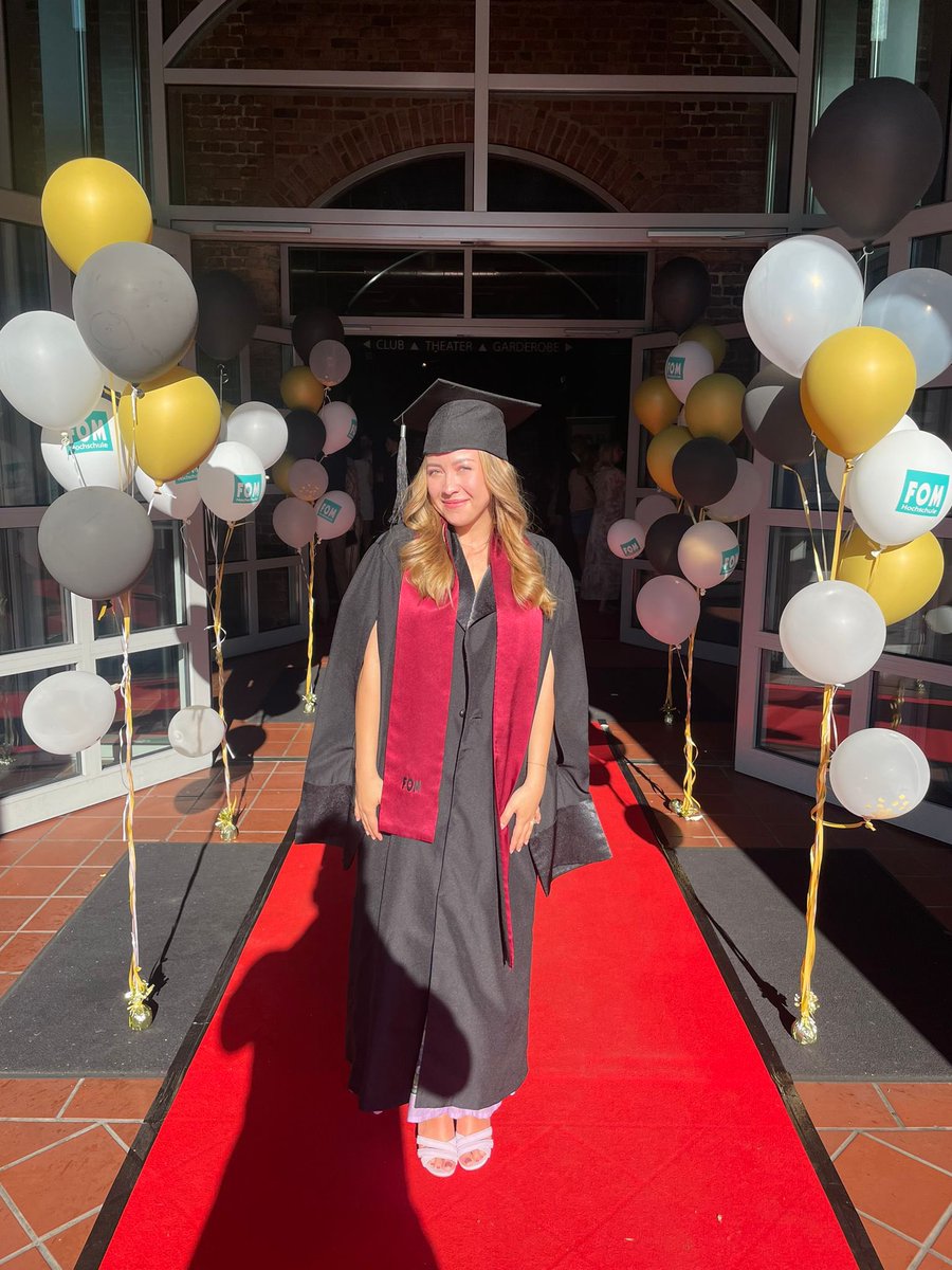luisasofie_xoxo's tweet image. Statt zum @t3c ging es für mich heute zur Absolventenverabschiedung der @FOMHochschule ❤️🥹 #doneforgood #MasterOfScience