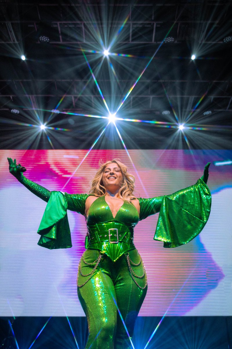 RickiMariex's tweet photo. Some photos of @BebeRexha at @FillmoreSS ✨💚 https://t.co/7Xzx7rm75i