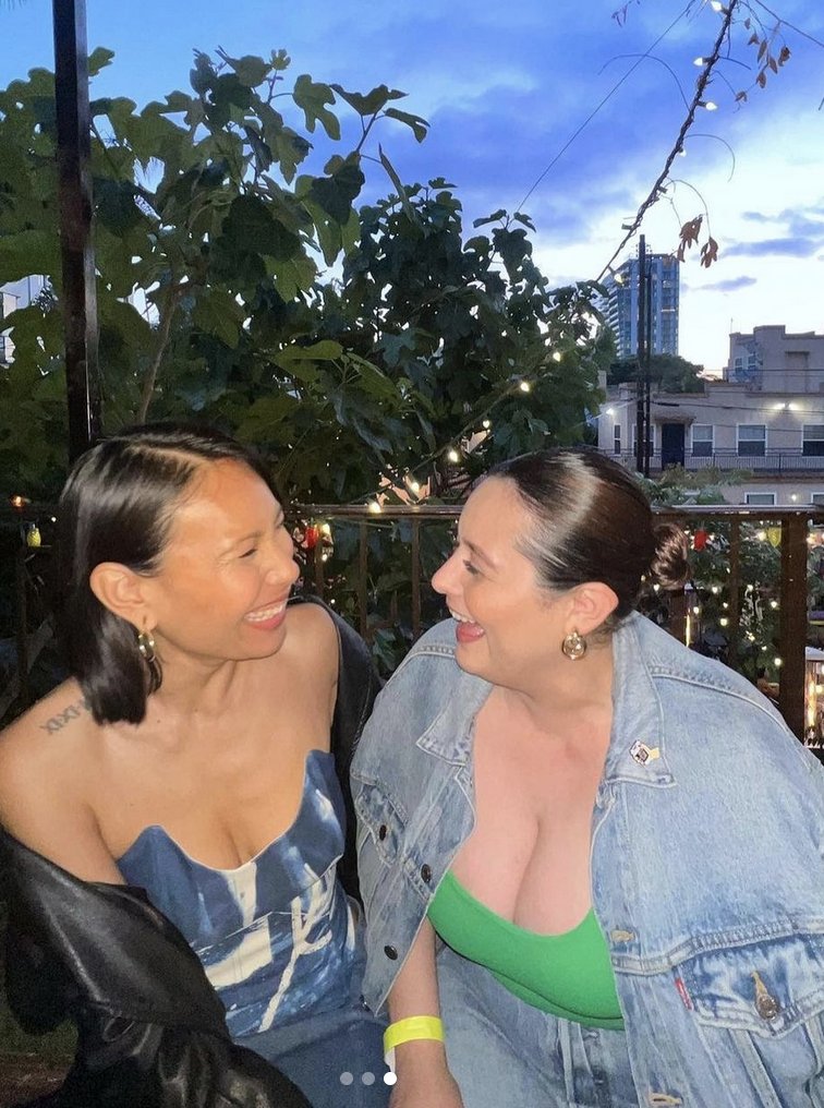 Hey gurl,  this is a sign to bring that hangout out the group chat into real life! Grab the besties and hit up the bar with the best. 👯‍♀️👯‍♀️

HOURS: Mon-Fri 5pm-2am // Sat &amp; Sun 1pm-2am
Happy Hour: Mon-Fri 5-7pm • Sat-Sun 4-7pm

📷:<a href="/kayytothelala/">ⓚⓐⓨⓛⓐⓗ</a>

#longbeachnightlife