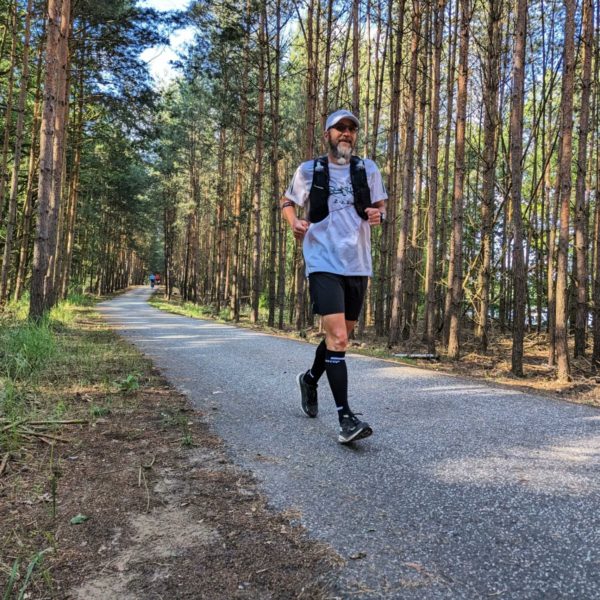 Schrottie's tweet photo. Ich habe das in Sachen #byebye06 von @TorpedoMitte wohl etwas falsch verstanden. Eben höre ich, es sollte ein halber und kein doppelter Marathon sein. 😉
Aber irgendwas ist ja immer. 😉
#twitterlauftreff #Fitsack https://t.co/RD2vXn3GhI