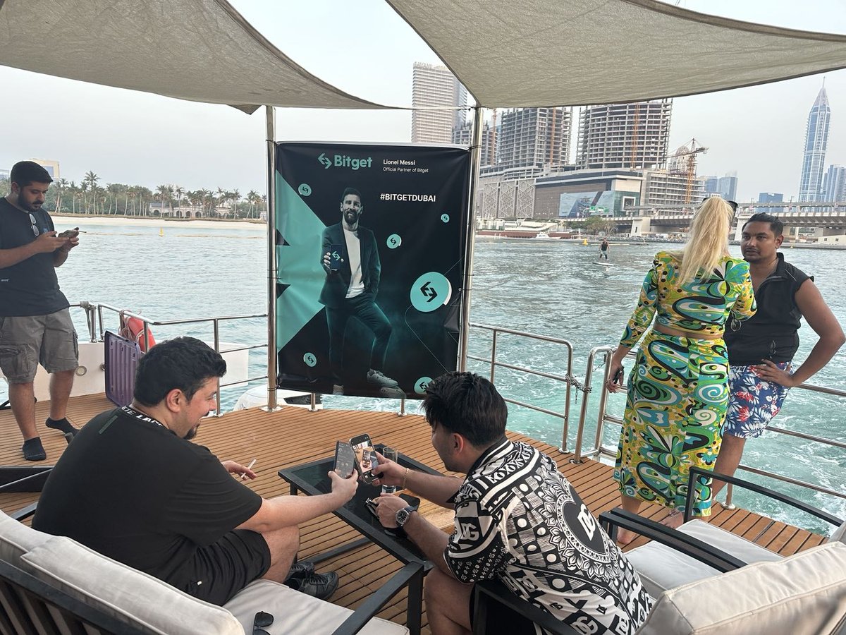bitget's tweet photo. Happy birthday to the legend!
🎂 We're in #BitgetDubai cutting the birthday cake! #BitgetxMessi #HBDMessi
P.S.: How are you celebrating #Messi birthday? Reply below! 💙 https://t.co/wSYSQdbleP