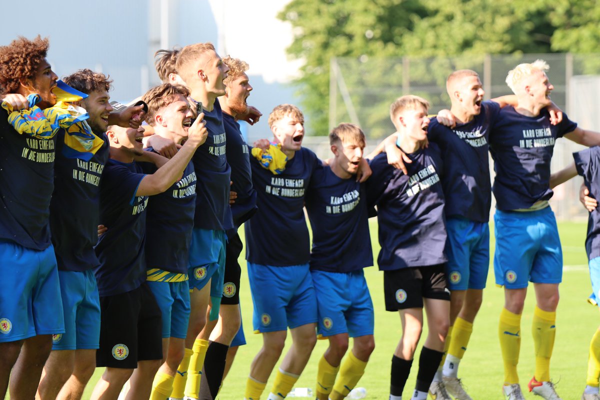 Zurück in der Bundesliga!⬆️

Den Spielbericht zum Relegationsrückspiel findet Ihr hier 👉 tinyurl.com/relegationsrue…

Die Stimmen zum Aufstieg hier 👉 tinyurl.com/stimmen-zum-au…

#u19relegation #ebshfc #wirsindeintracht