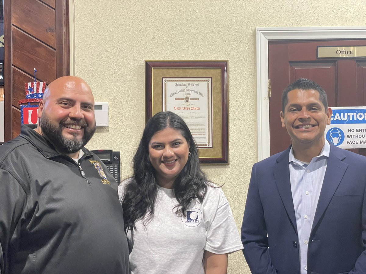 MSantiagoAD54's tweet photo. Stopping by a FREE US citizenship workshop! 

Get help with: 
✔️the citizenship application
✔️studying for the citizenship exam.

The workshop is going strong until 3pm!

Big thank you to @NALEO and Teamsters 630 for organizing 👏🏽👏🏽

https://t.co/0bZeZgOFca https://t.co/Qd7zBHZNoT