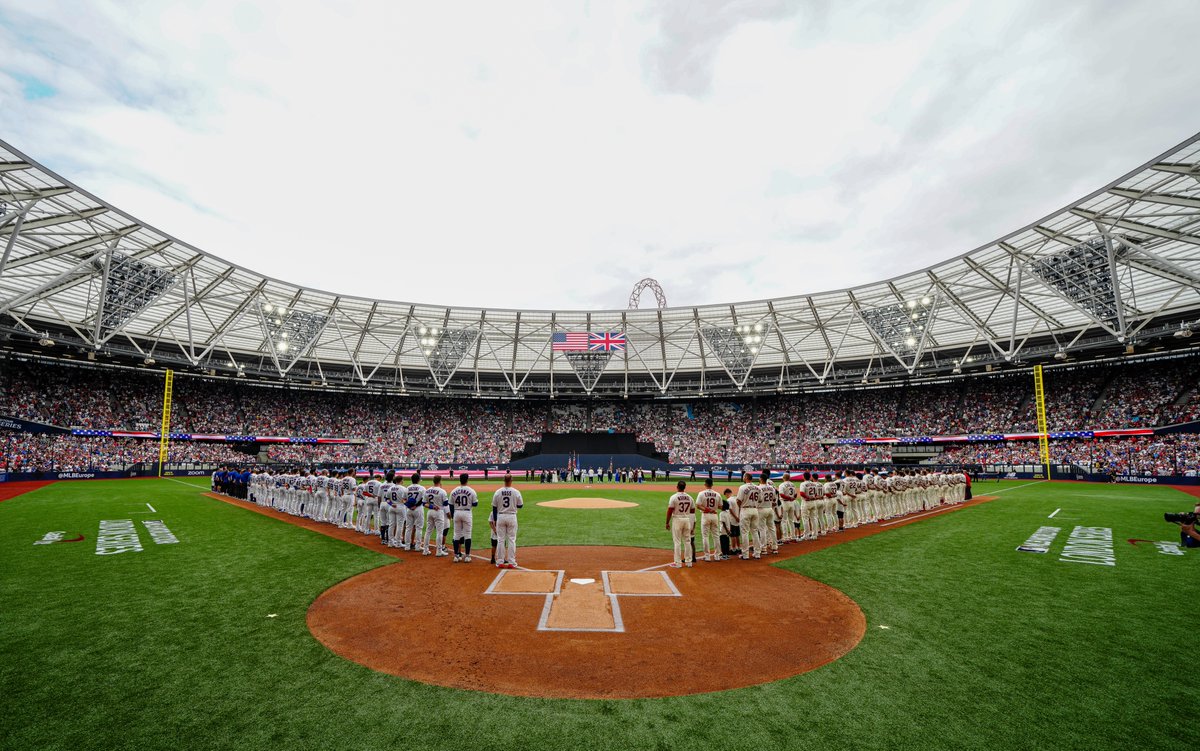 MLB's tweet image. A beautiful sight. 🇬🇧⚾ #LondonSeries