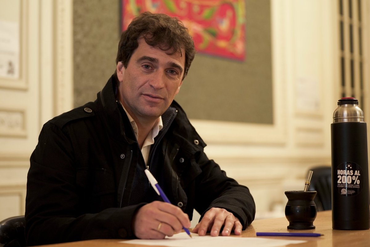 Tengo el honor de encabezar la lista de la izquierda que se planta junto a las luchas

Acabo de firmar mi precandidatura a presidente por el Frente de Izquierda UNIDAD. Me acompaña en la fórmula la compañera del MST <a href="/vilma_ripoll/">Vilma Ripoll 💚</a>. Para nosotros, esta no es una campaña más