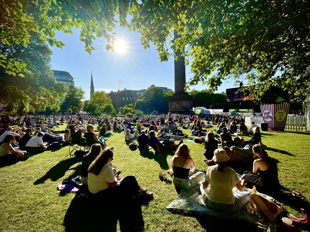 A #SquareCinema full-house for #Elvis in the St Andrew Square sunshine… next-up #Rocketman closes a scorching day of spectacular outdoor cinema from @EssentialEdin @LNER & @Pilgrimsgin Come join us… full programme at edinburghcitycentre.co.uk/square-cinema/ #Edinburgh #outdoorcinema