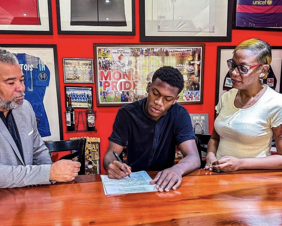 Official, confirmed. Chelsea have signed Jamaica international Dujuan ‘Whisper’ Richards. 🔵🇯🇲 #CFC

Richards, born in 2005 will join Chelsea when he will turn 18 — the talented boy joins from Phoenix All Stars.