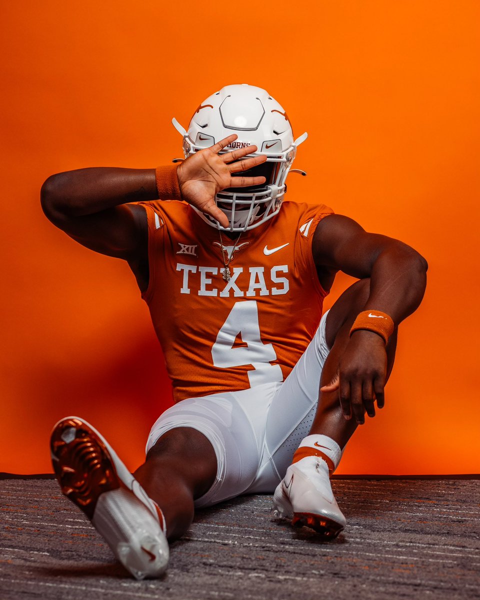 BREAKING: Elite 2024 RB Jerrick Gibson has Committed to Texas! The 5’11 207 RB from Gainesville, FL chose the Longhorns over Miami, Florida, & others. on3.com/db/jerrick-gib…