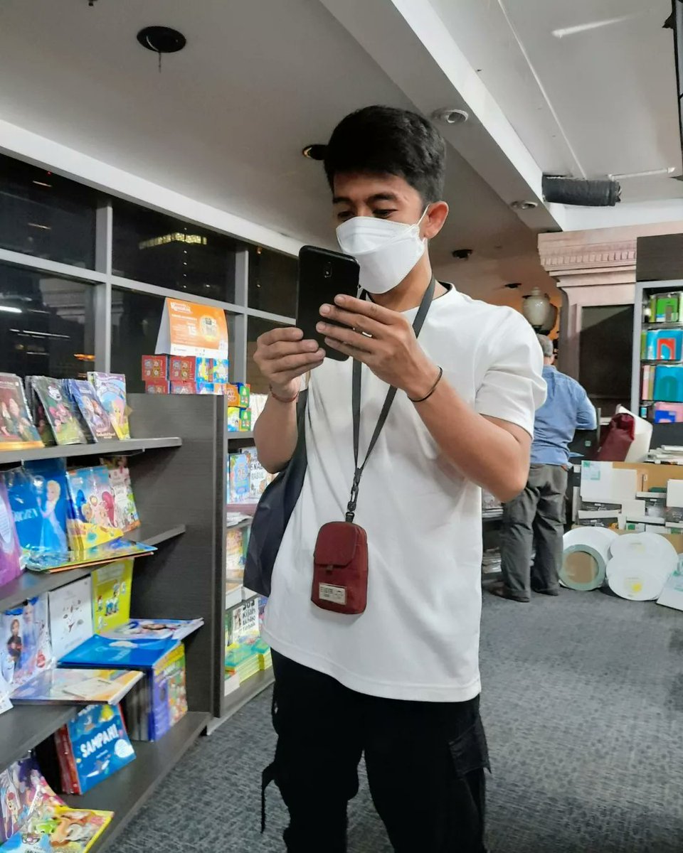 ibhe_21's tweet photo. 📖🧐 https://t.co/hcvyJvgW6C