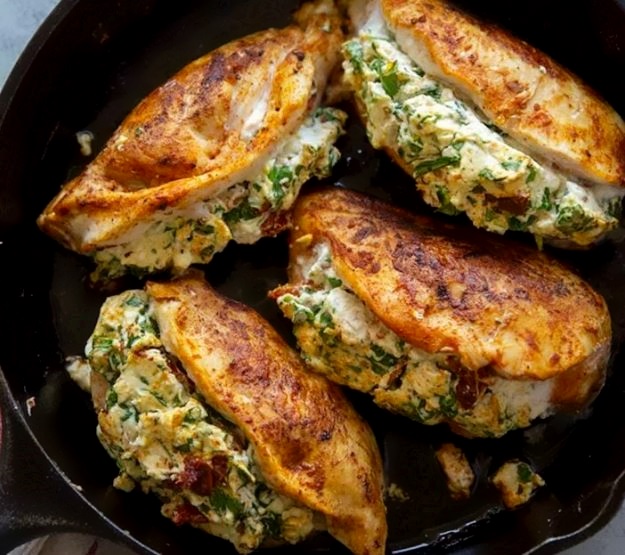 Skillet Chicken Breasts stuffed with Cream Cheese, Parmesan, Feta, Spinach and Sun-Dried Tomato 🍽️
thebigmansworld.com/stuffed-chicke…