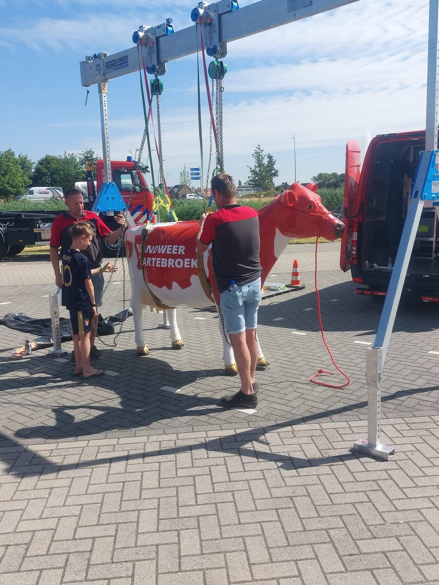 Ook de Veeredtakel met onze koe mocht natuurlijk niet ontbreken 🐄 #Veiligheidsdag <a href="/BarneveldInfo/">Gemeente Barneveld</a>