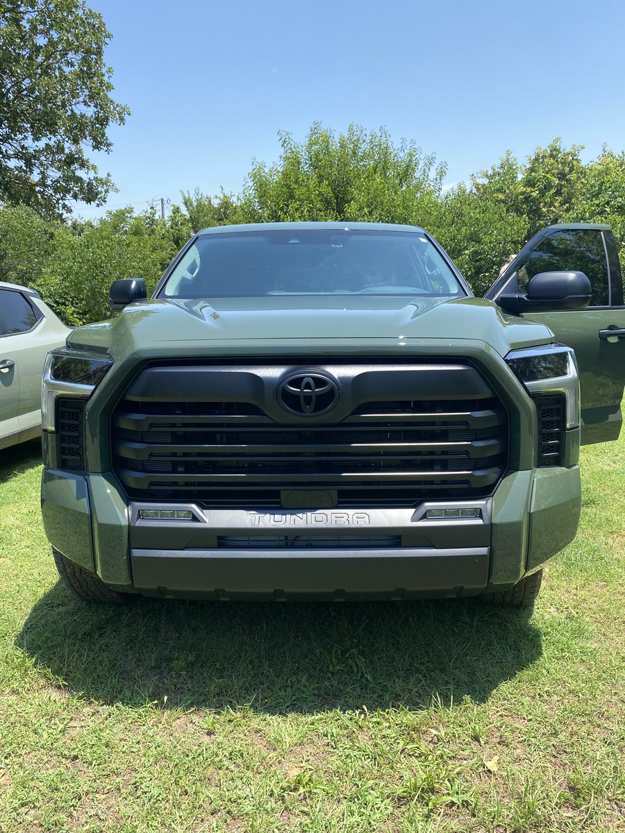 SuzieQuackers2's tweet photo. So we choose the 23 Tundra today! What Toyota has done to the tough Ol Beast is simply perfect! Just feels right after the Wreck! #BlessedAgain #WOW https://t.co/lZgbjW4H54