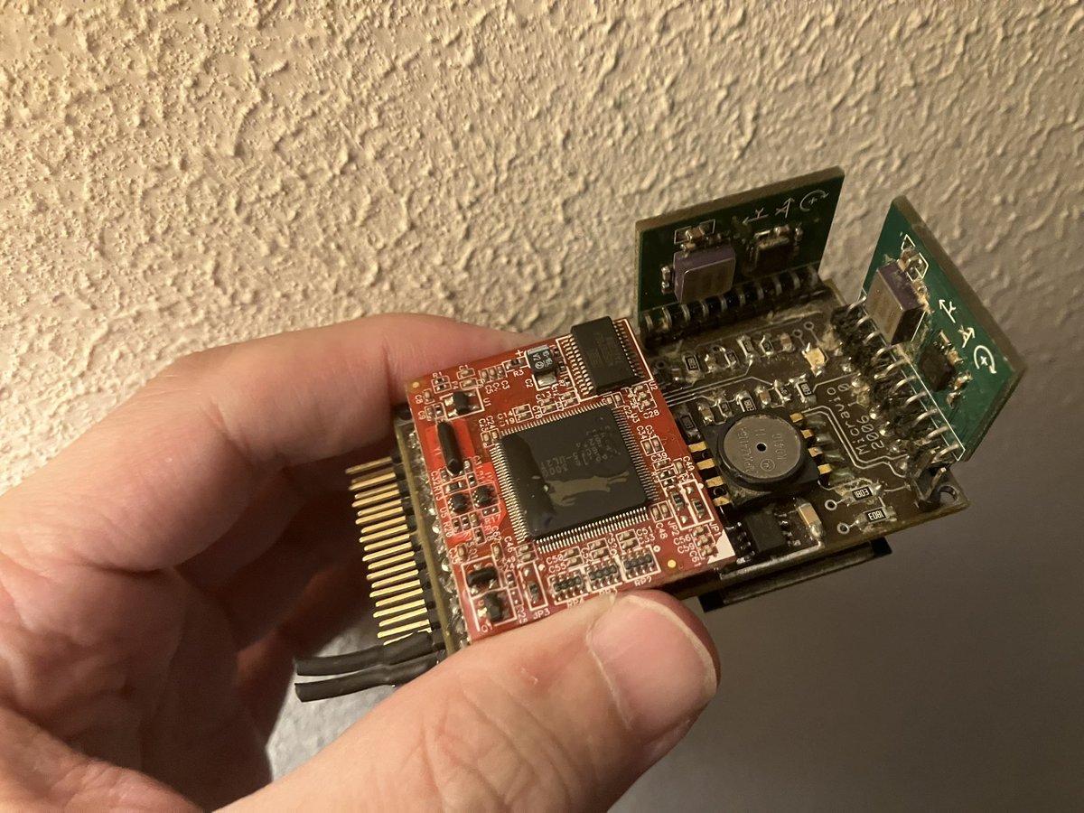 Stephane_Querry's tweet photo. Retrouvé dans mes archives, les premiers autopilotes pour #drone que j’avais développés en tant qu’étudiant

C’est maintenant très commun, mais ce n’était pas évident de faire tenir ordinateur, centrale inertielle, modem de communication… dans une petite carte, à l’époque (2006) https://t.co/UFFgJTwQZq
