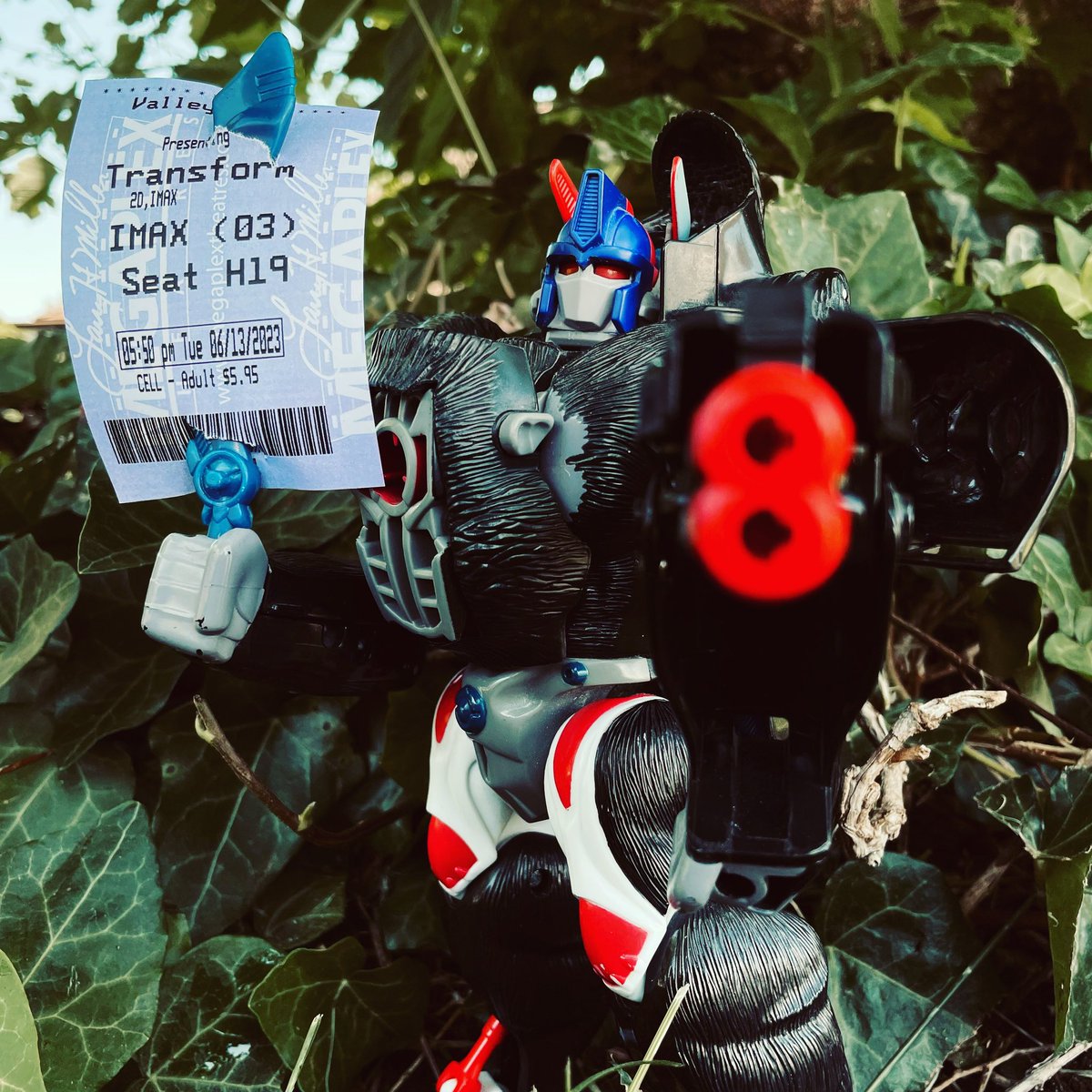 Dal_El's tweet photo. #Transformers #RiseOfTheBeasts is another ⌘C, ⌘V story about stoping the bad guys from finding a thing, that’s inside another thing, that opens a sky portal that destroys the world. Fans looking for #BeastWars nostalgia won’t find it here. #TickPics
.
.
.
@megaplextheatre https://t.co/sPEsbsOkpv