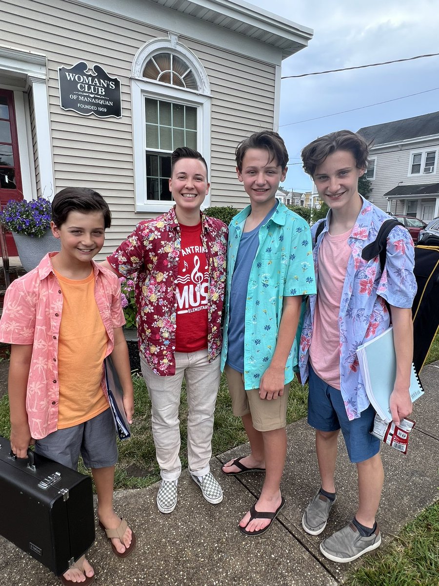 A huge THANK YOU again for coming all this way during your break to support the boys in their music recital!! We appreciate you more than you know! Xoxo <a href="/AntrimBands/">Antrim Bands</a>. ❤️🤍
🎹🎷🎺<a href="/ptbeachsuper/">Will Smith</a> <a href="/AntrimSchool/">Tara Weber</a>