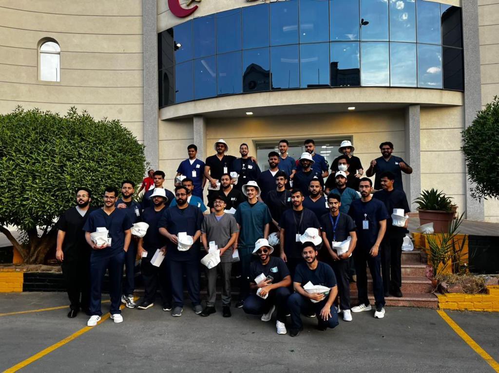 نادي إحسان التطوعي يشارك بعدد (60) متطوعاً من الكليات الصحية بجامعة الأمير سطام للعمل مع الهلال الأحمر السعودي في خدمة ضيوف الرحمن.

#الهلال_الأحمر_السعودي
#حج_1444هـ

#كن_متطوعاً_تكن_سعيداً