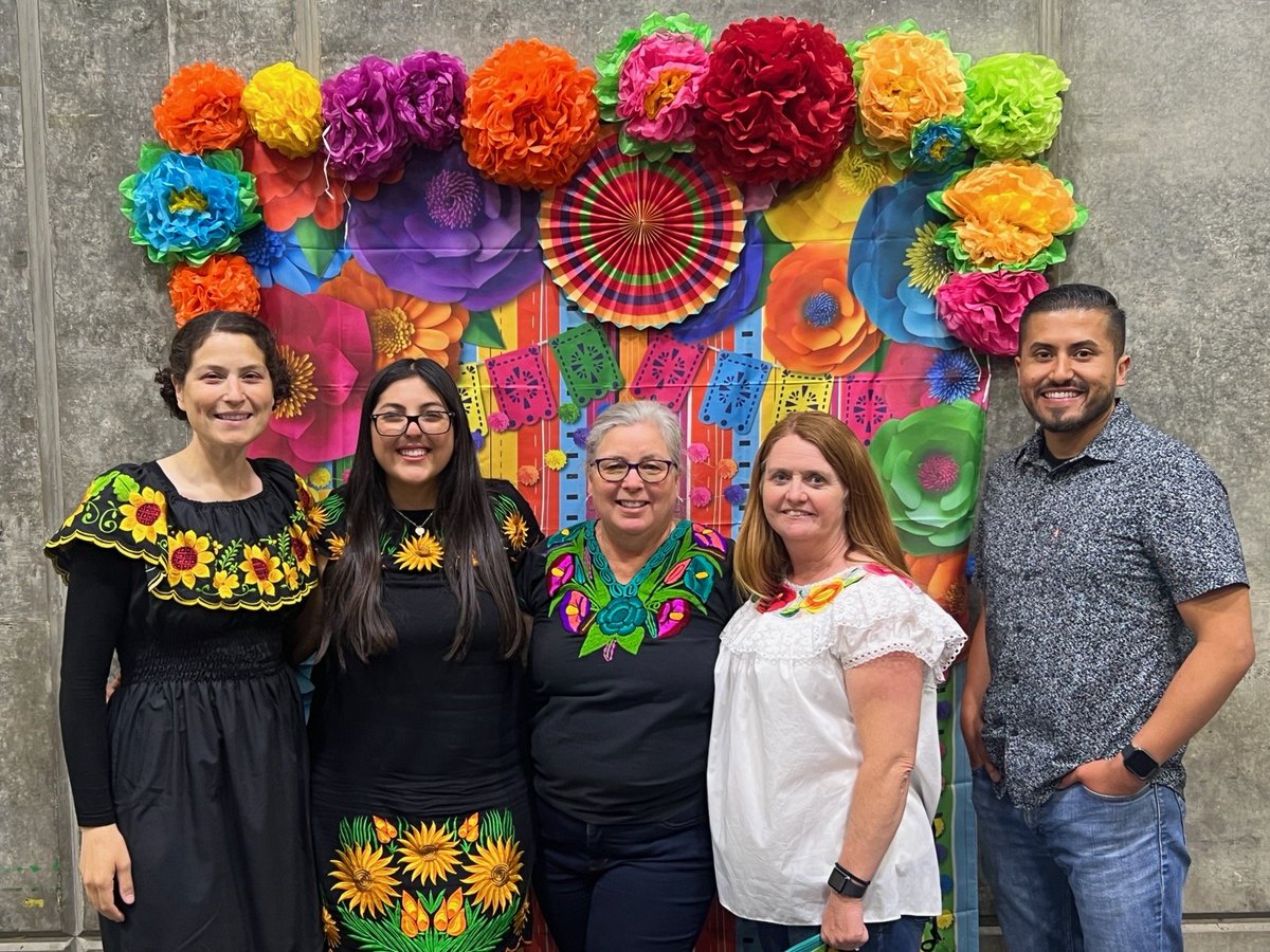 WalthallLisa's tweet photo. Learning more about teaching multi- language learners with some newcomers to dual in Sacramento! Excited for HESD's DLI growth! #atdle2023 #hesdpride https://t.co/QSbSaHDq81