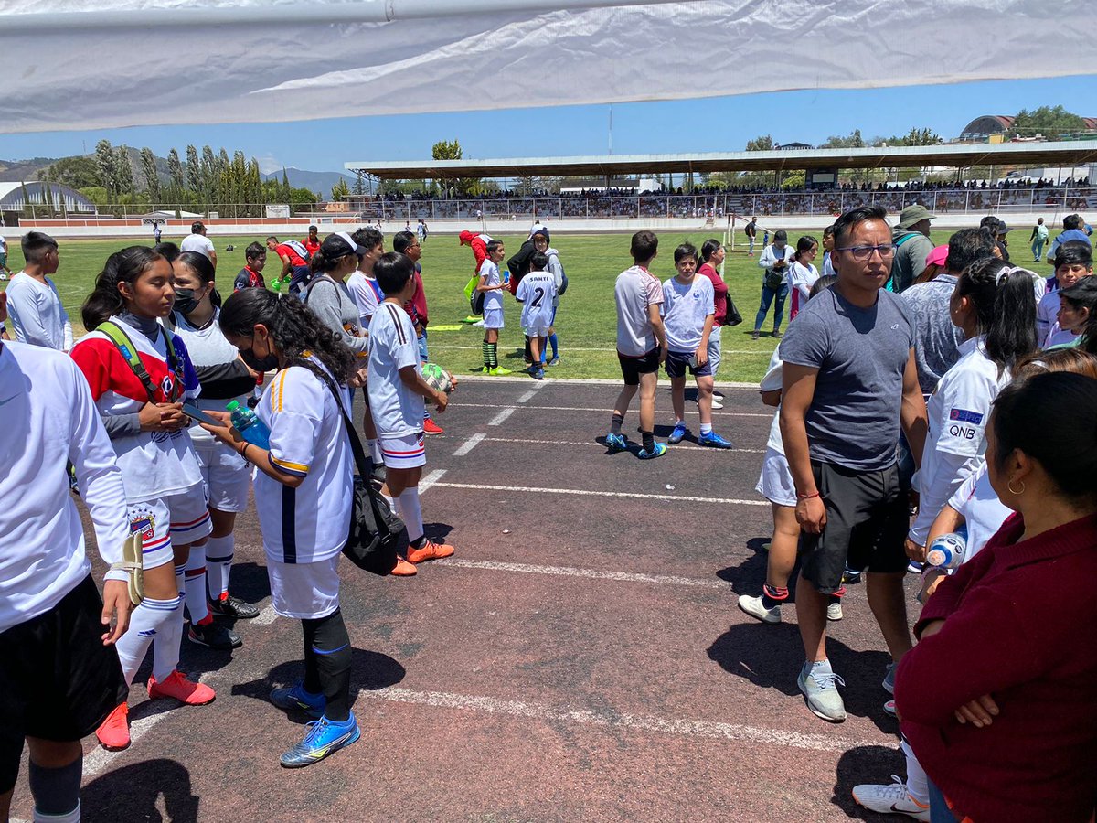 IDEM_Edomex's tweet photo. Con la presencia de 615 aspirantes a futbolistas, se desarrolló la Visoría del Deportivo Toluca, con el respaldo de la  @CUFIDE_Edomex  y la presencia de los visores Víctor Palacios , Alberto Cuate , Roberto Quintero, Eduardo García y Fernando Herrera, en Atlacomulco https://t.co/Ysef2bTXMg