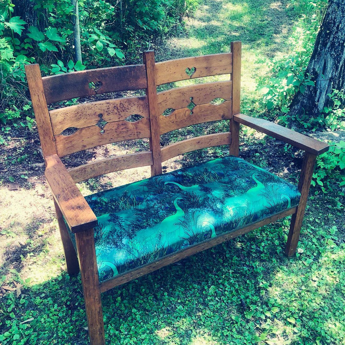2silvercats's tweet photo. This beautiful oak settee has been lovingly put back together and is sporting the velvety Loch Ness monster and is ready to move into your home. A quirky conversation starter for sure…. #lochness #nessie https://t.co/agjrGMuduT