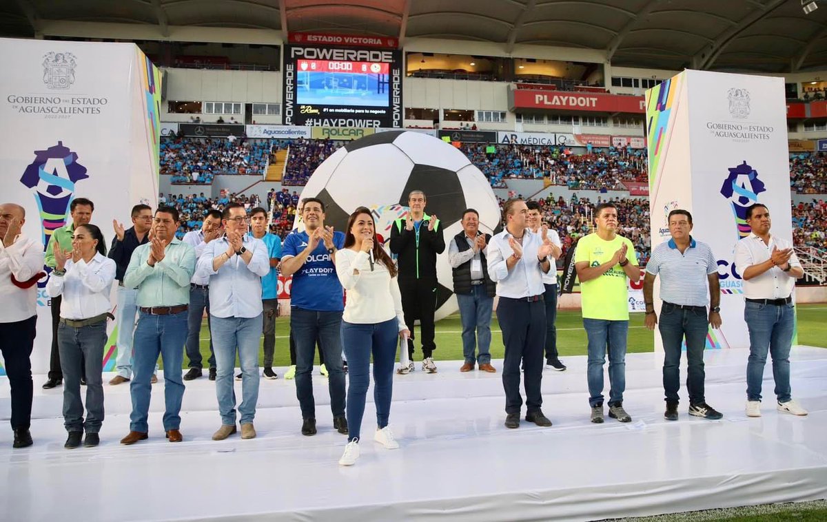 quikedelatorre's tweet photo. Con casa llena así arrancó la #CopaAguascalientes, el torneo deportivo más importante del estado. Con más de 40 mil participantes en 40 disciplinas deportivas.
Felicidades @TereJimenezE por siempre apoyar al talento de nuestro estado y ayudarlos a cumplir sus sueños. https://t.co/sLCEk1y6Fx