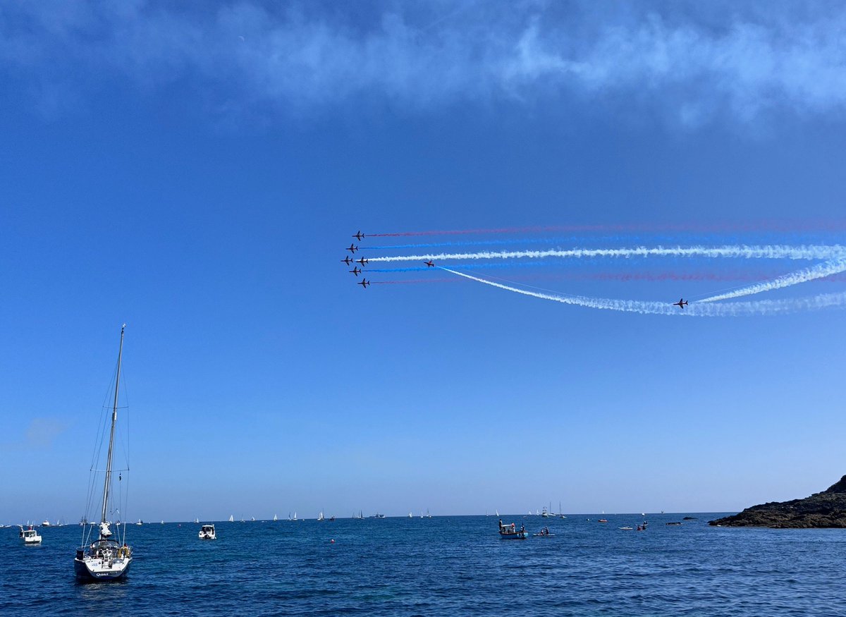 OsteopathTish's tweet photo. Best seats in the house #RedArrows #ArmedForcesDay #Falmouth #Cornwall2023 https://t.co/gybgYiYnrp