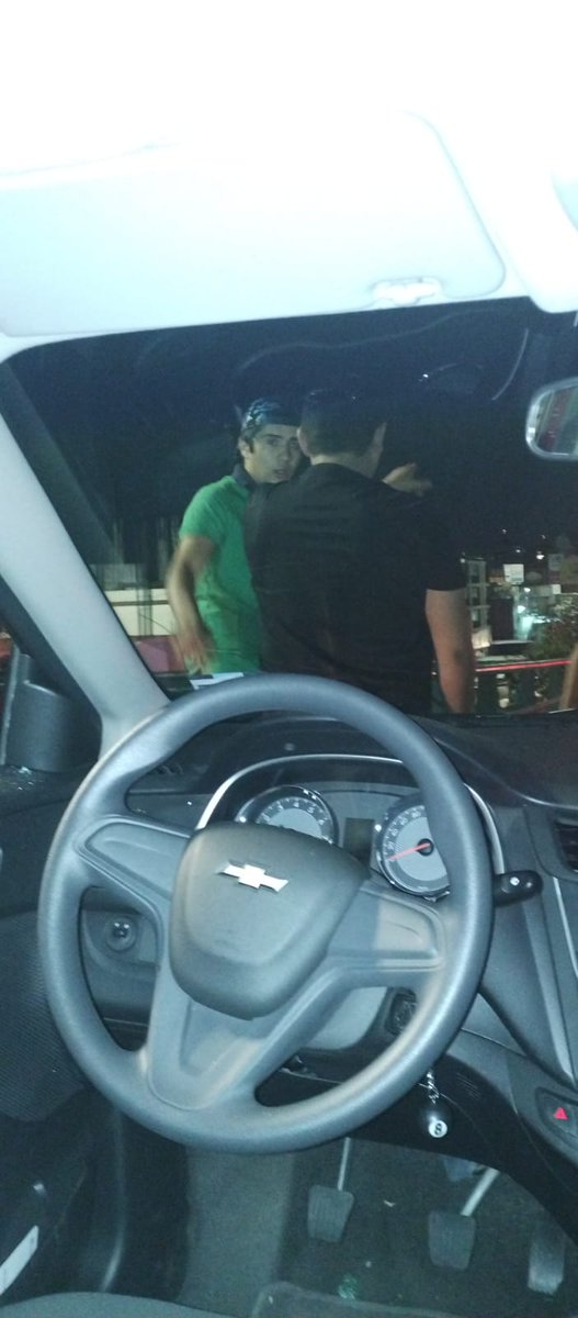 FerDiazdeLeon9's tweet photo. Este chamaco idiota prepotente chocó un auto, se bajó a amenazar y golpear gente y la @GN_MEXICO_ lo dejó ir.

El estúpido morro jamás paró en el MP y después llegó con más amigos a amenazar.

@TolucaGob @vialidad_toluca @Edomex @FiscaliaEdomex @SS_Edomex https://t.co/5HHNyUD61M